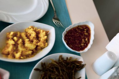 Geleneksel Türk ve Yunan yemek meze masası