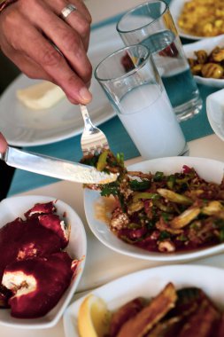 Geleneksel Türk ve Yunan yemek meze masası