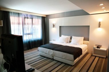 Lüks bir otel odası.