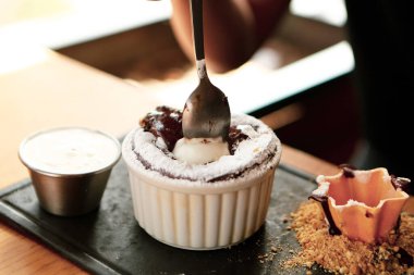 dondurma çikolatalı sufle