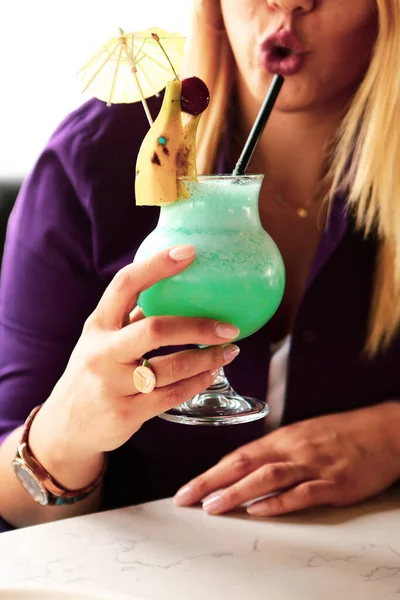 Alcohol Cocktail Drankje Tafel Restaurant — Stockfoto