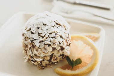 Masada lezzetli bir pasta var.