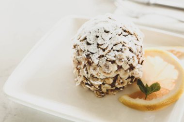 Masada lezzetli bir pasta var.