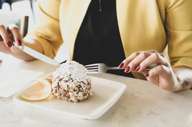 Masada lezzetli bir pasta var.