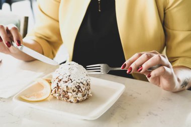 Masada lezzetli bir pasta var.