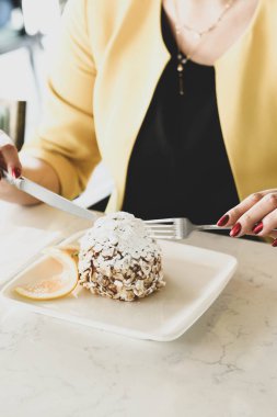 Masada lezzetli bir pasta var.