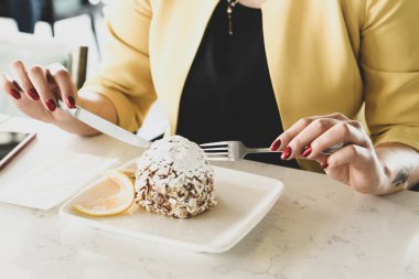 Masada lezzetli bir pasta var.