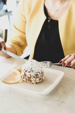 Masada lezzetli bir pasta var.