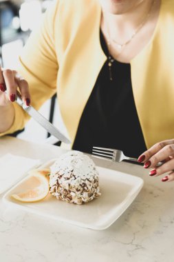 Masada lezzetli bir pasta var.