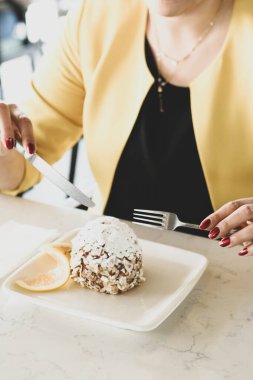 Masada lezzetli bir pasta var.