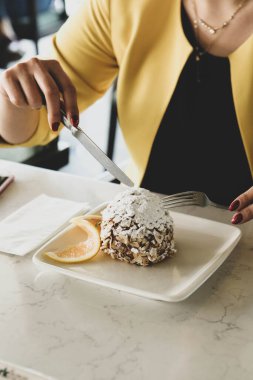 Masada lezzetli bir pasta var.