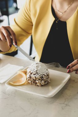 Masada lezzetli bir pasta var.