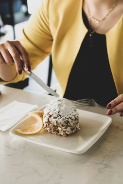 Masada lezzetli bir pasta var.