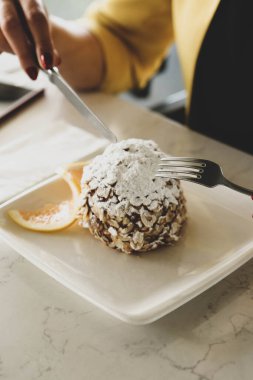 Masada lezzetli bir pasta var.