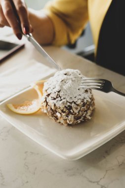 Masada lezzetli bir pasta var.