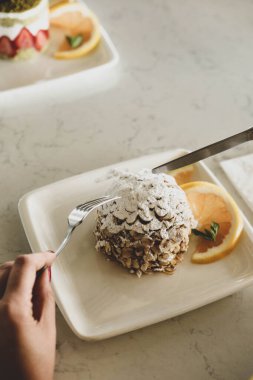 Masada lezzetli bir pasta var.