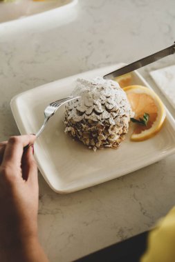 Masada lezzetli bir pasta var.