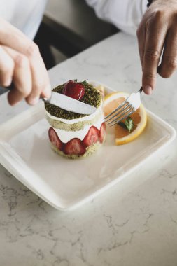 Masada lezzetli bir pasta var.