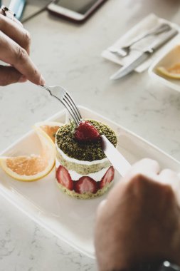 Masada lezzetli bir pasta var.