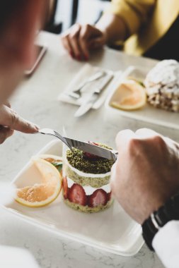 Masada lezzetli bir pasta var.