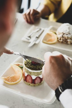 Masada lezzetli bir pasta var.
