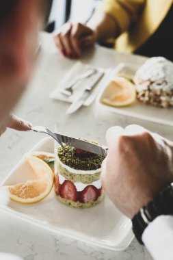 Masada lezzetli bir pasta var.
