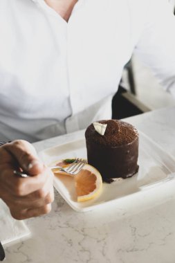 Masada lezzetli bir pasta var.