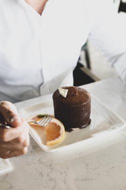 Masada lezzetli bir pasta var.