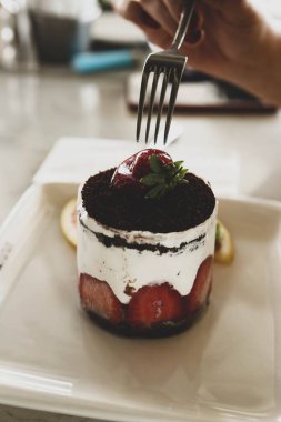 Masada lezzetli bir pasta var.