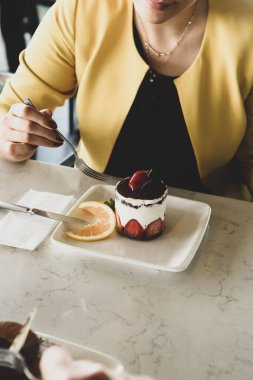 Masada lezzetli bir pasta var.