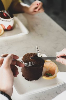 Masada lezzetli bir pasta var.