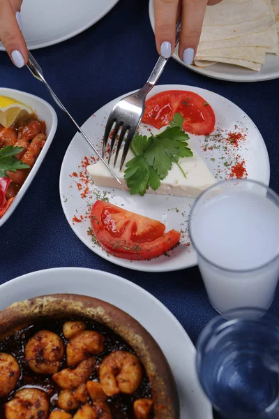Török Görög Hagyományos Ebédlő Táblázat Speciális Alkoholos Ital Raki Ouzo — Stock Fotó