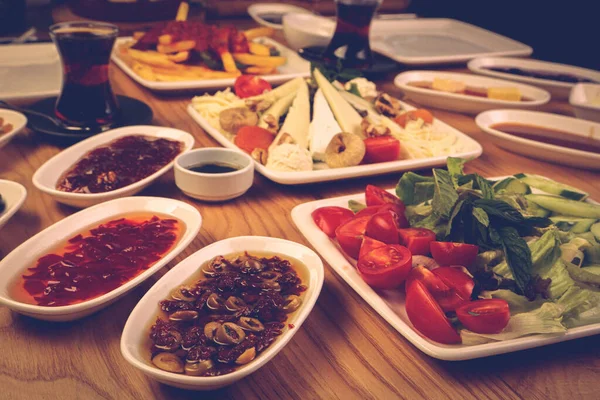 Reichhaltiges Und Köstliches Türkisches Frühstück — Stockfoto