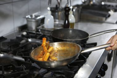 Lezzetli soslu lezzetli klasik İtalyan makarnası..