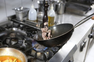 Lezzetli soslu lezzetli klasik İtalyan makarnası..