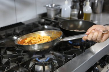 Lezzetli soslu lezzetli klasik İtalyan makarnası..