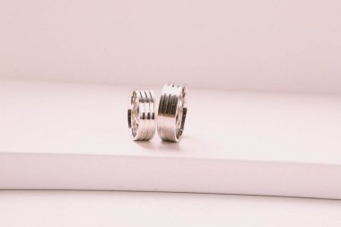 Elmas Mücevherler ve Moda Mücevherleri