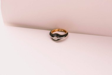 Elmas Mücevherler ve Moda Mücevherleri