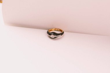 Elmas Mücevherler ve Moda Mücevherleri