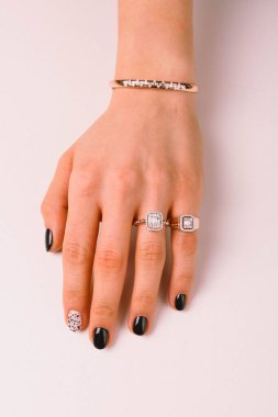 Elmas Mücevherler ve Moda Mücevherleri