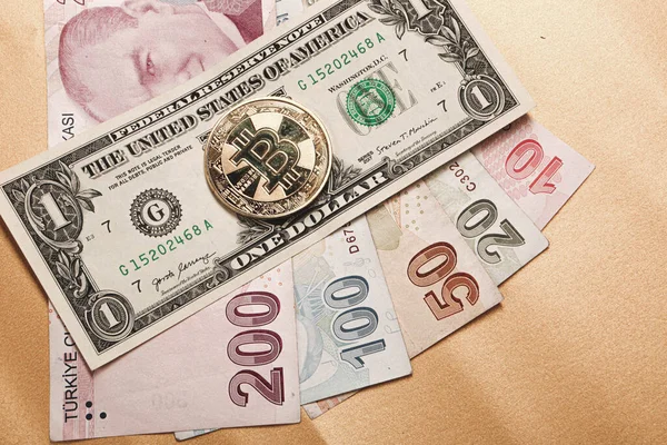 Turkiska Lira Sedlar Amerikanska Dollar Och Bitcoin — Stockfoto