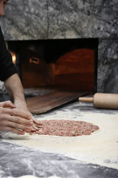 Hacer Una Pizza Turca Lahmacun Comida Rápida Comida Callejera Popular — Foto de Stock