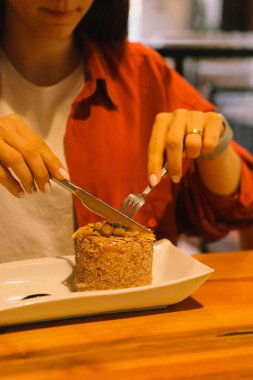 Masada lezzetli bir pasta var.