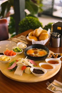 zengin ve leziz Türk Kahvaltı