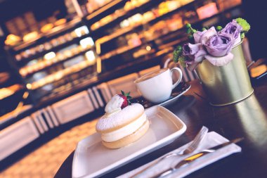 Masada lezzetli bir pasta var.