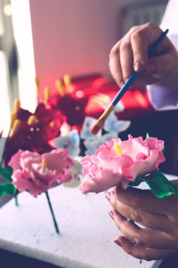 Masada lezzetli bir pasta var.