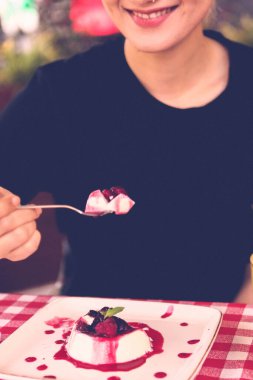 Masada lezzetli bir pasta var.