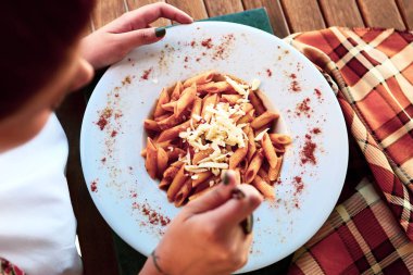 Lezzetli soslu lezzetli klasik İtalyan makarnası..