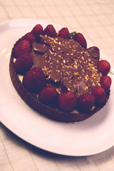 Plateau Avec Délicieux Gâteau Sur Table — Photo