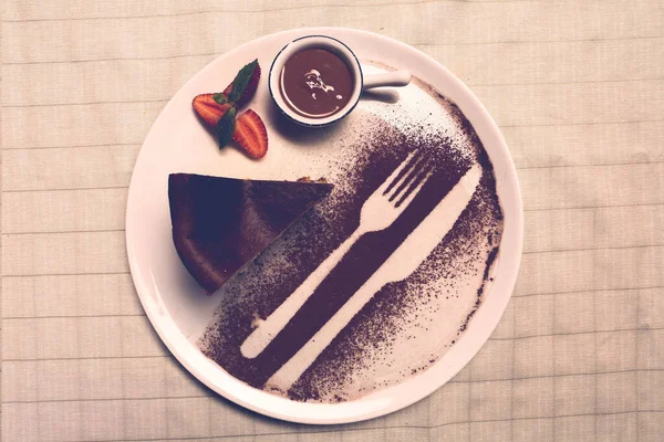 Tafel Mit Leckerem Kuchen Auf Dem Tisch — Stockfoto